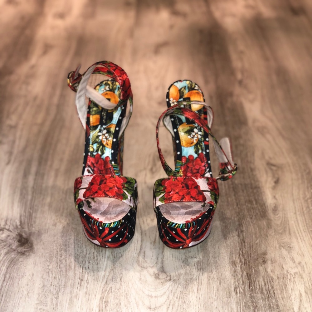 Women wedge heals